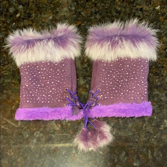 NWOT Faux Fur Gloves - Picture 2 of 3